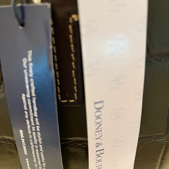 Dooney and Bourke leather bag alligator pattern new. - Picture 5 of 8
